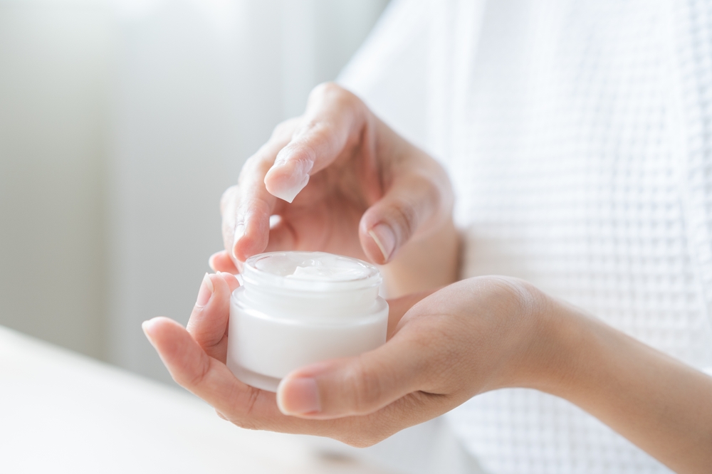 استخدام عدة منتجات في الوقت نفسه يزيد احتمال التفاعل بين المكونات