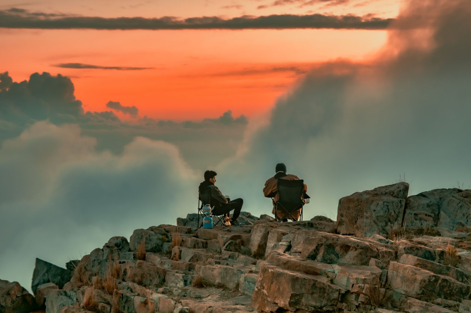 استمتعوا بكوب قهوة لا ينسى بين القمم