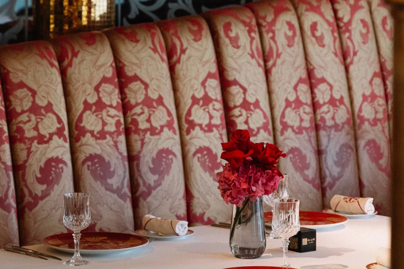 استمتعي بتناول أشهى الأطباق في مطعم الإيوان في أجواء راقية.