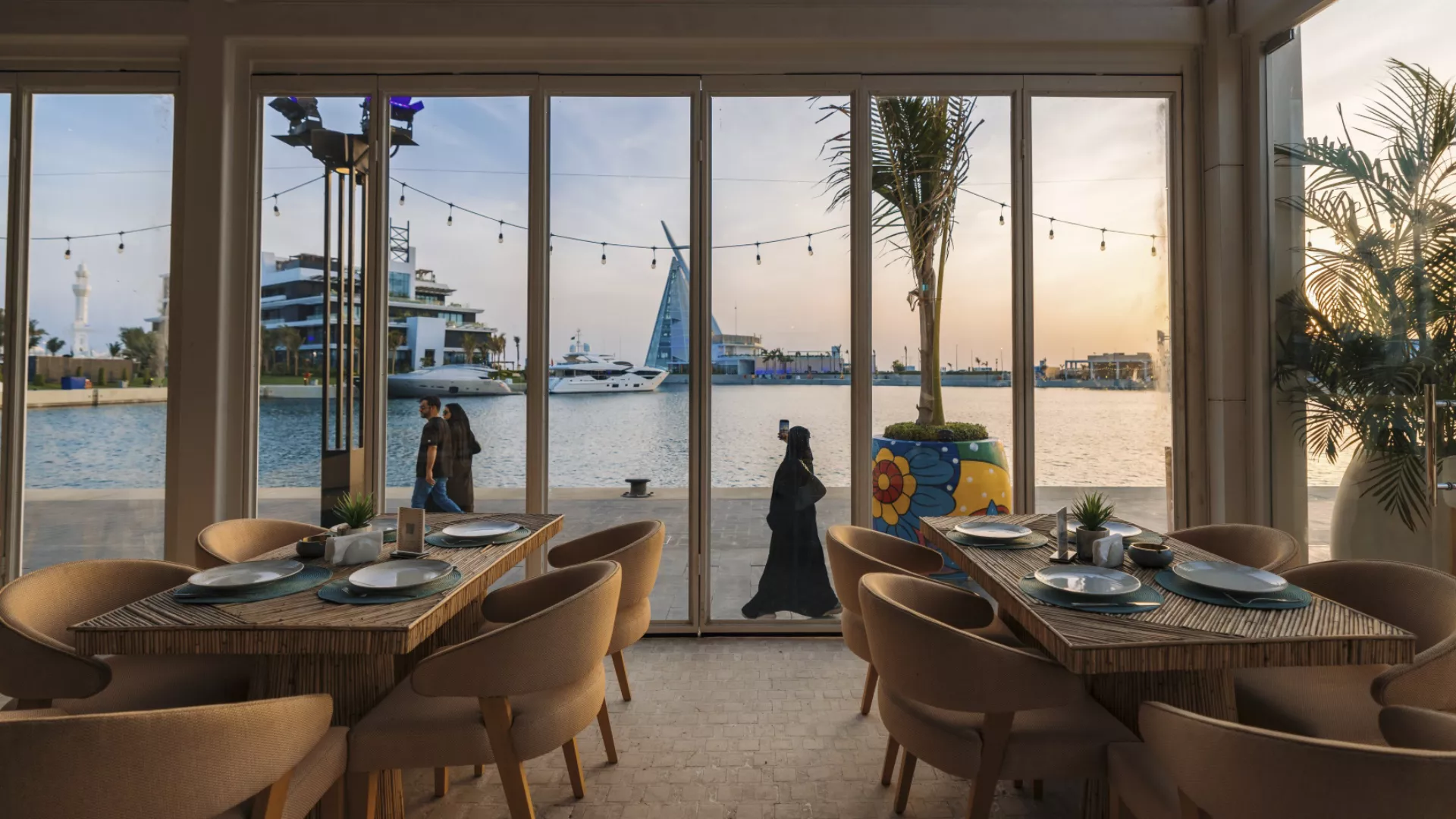 استمتعي بوجبة خيالية في أحد المطاعم الفاخرة في نادي جدة لليخوت