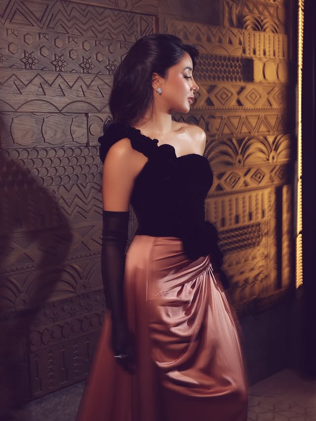 أسيل عمران بإطلالة جمالية ناعمة