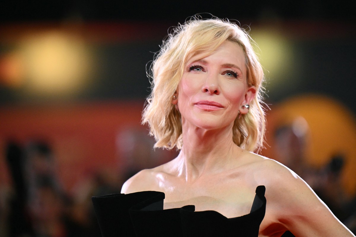 اطلالة Cate Blanchetبرسمات المكياج البراق