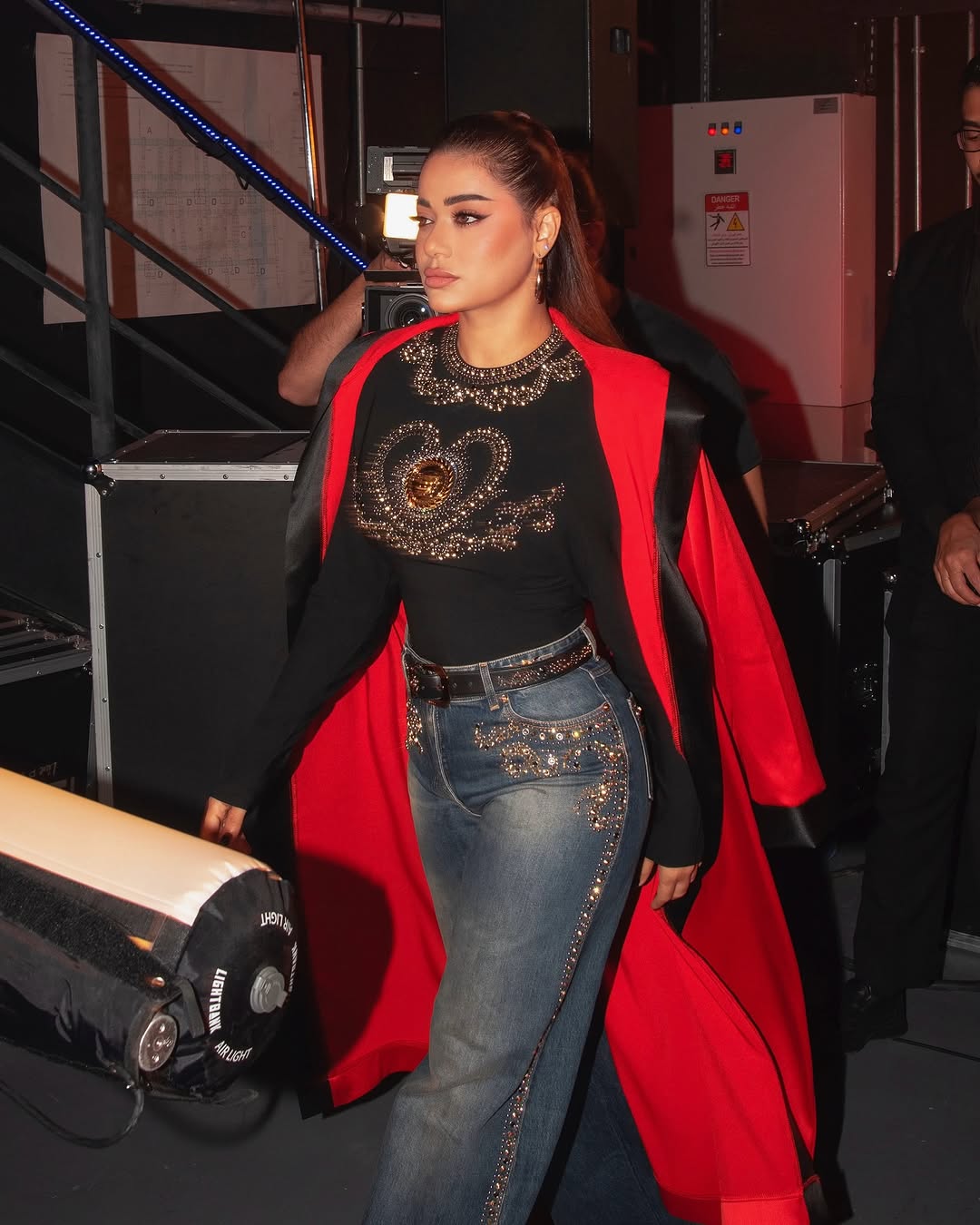 رحمة رياض تدمج الفخامة بـ "الكاجوال" في ذا فويس