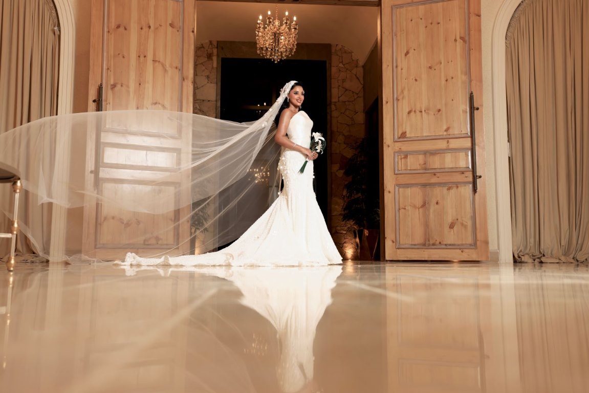 اطلالة عروس بتسريحة من مصففة الشعر ليلي زيدان