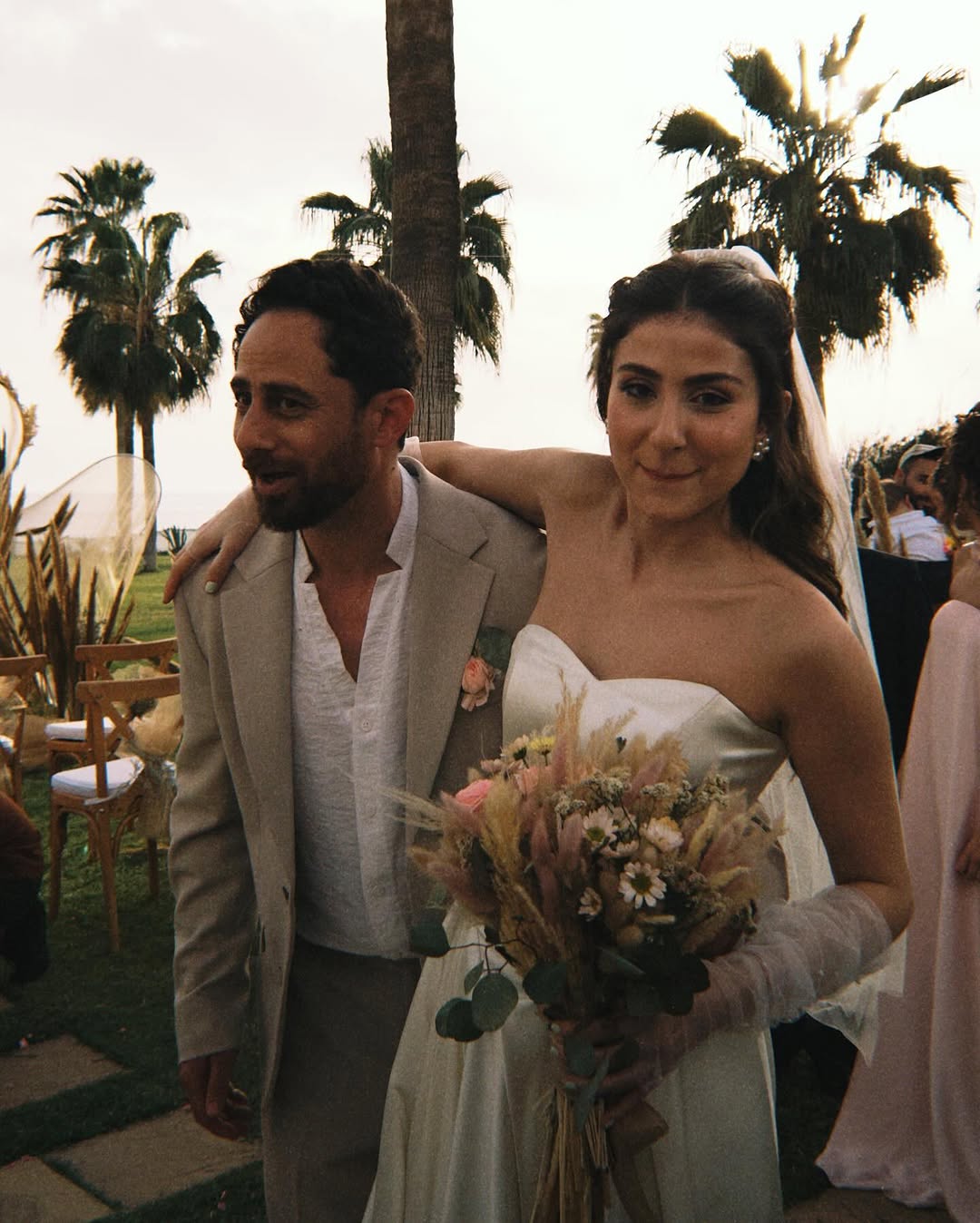 اطلالة مارلين نعمان وزوجها تناسقت مع ثيم الحفل