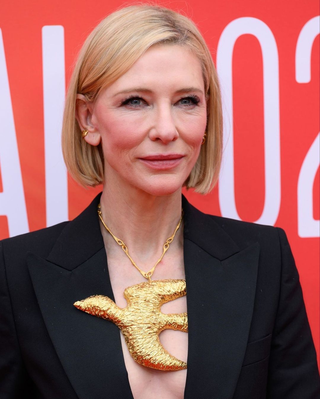 اطلالة Cate Blanchett برسمات المكياج البني القوي