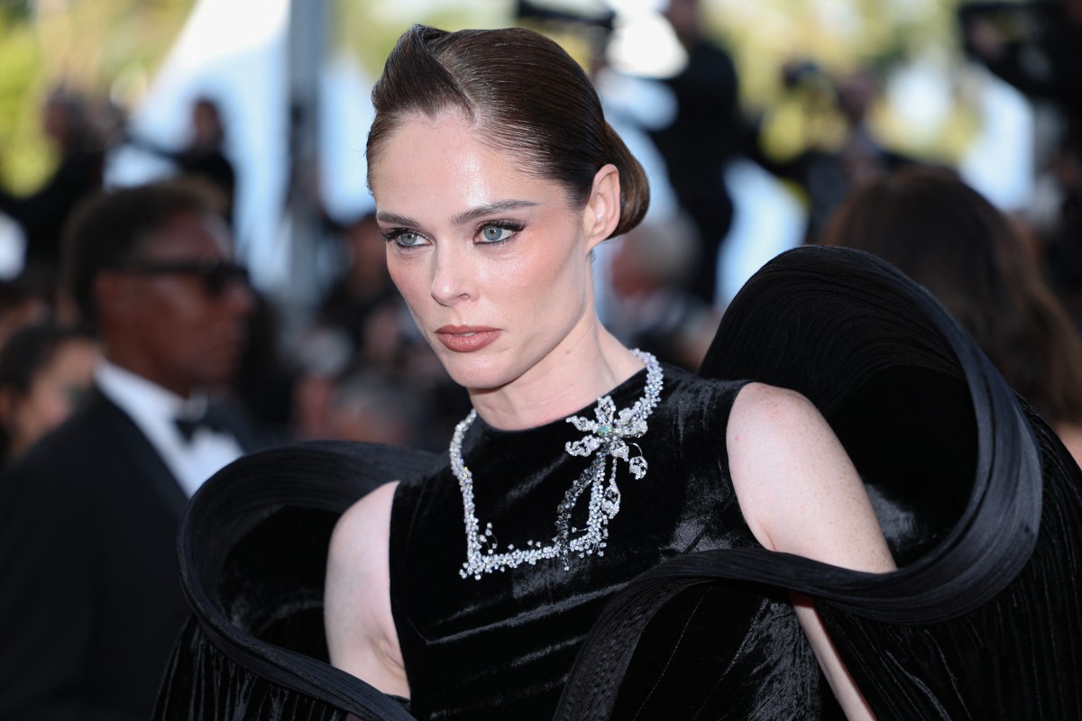 اطلالة Coco Rocha بصيحة الخطوط السوداء