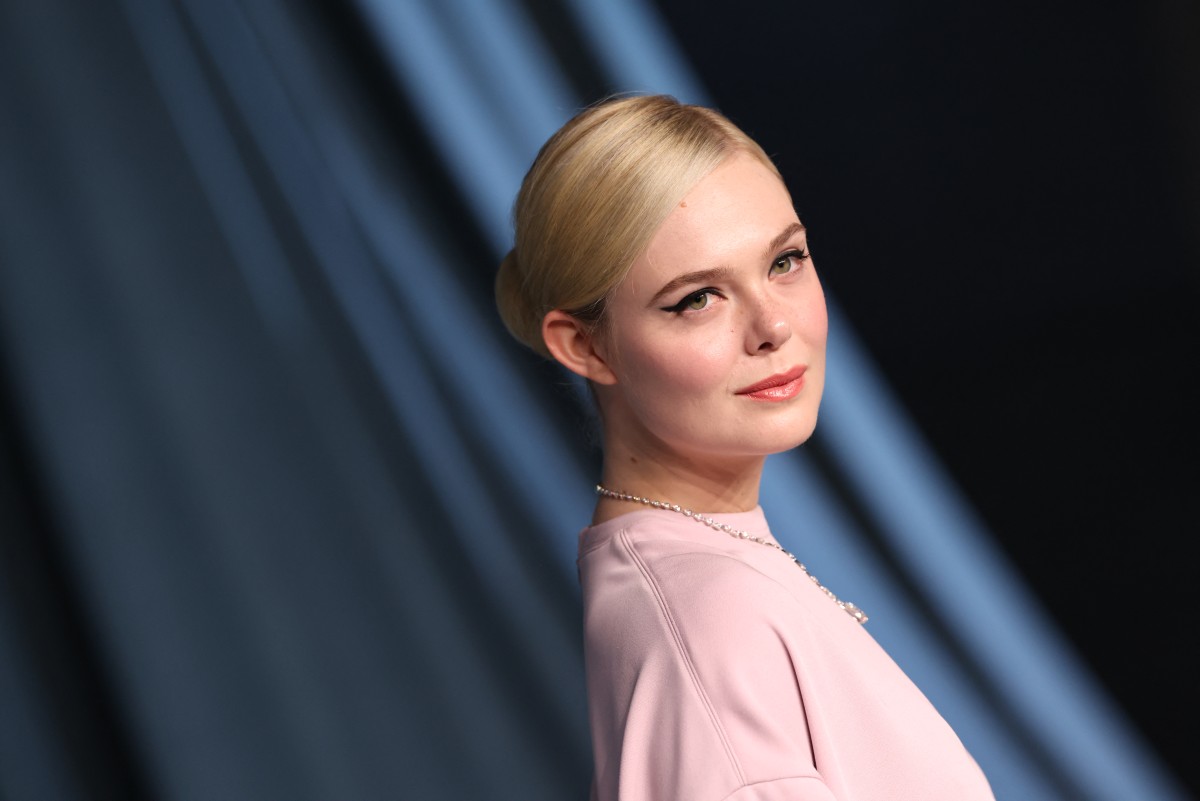 اطلالة Elle Fanning بخطوط الكحل العريضة