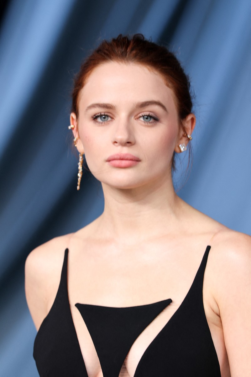 اطلالة Joey King برسمات المكياج الطبيعي