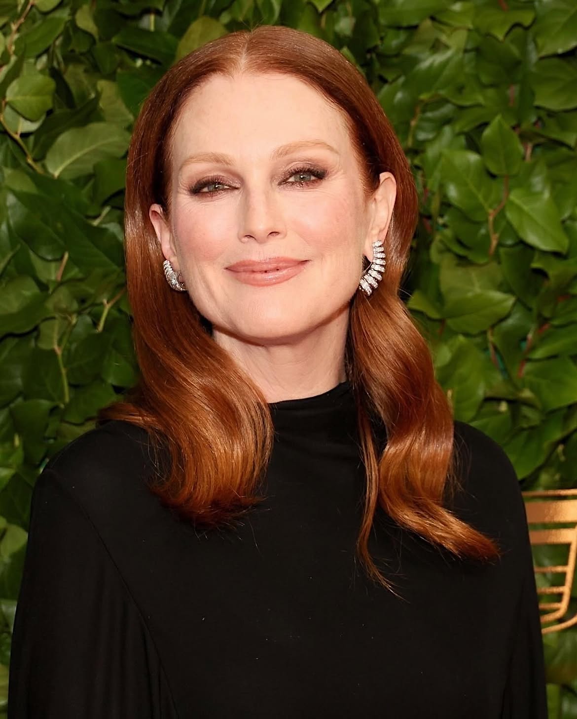 اطلالة Julianne Moore بصبغات الشعر الأحمر