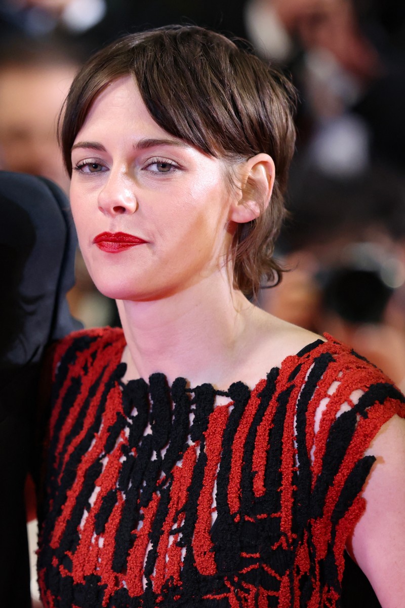 اطلالة Kristen Stewart بأحمر الشفاه القوي