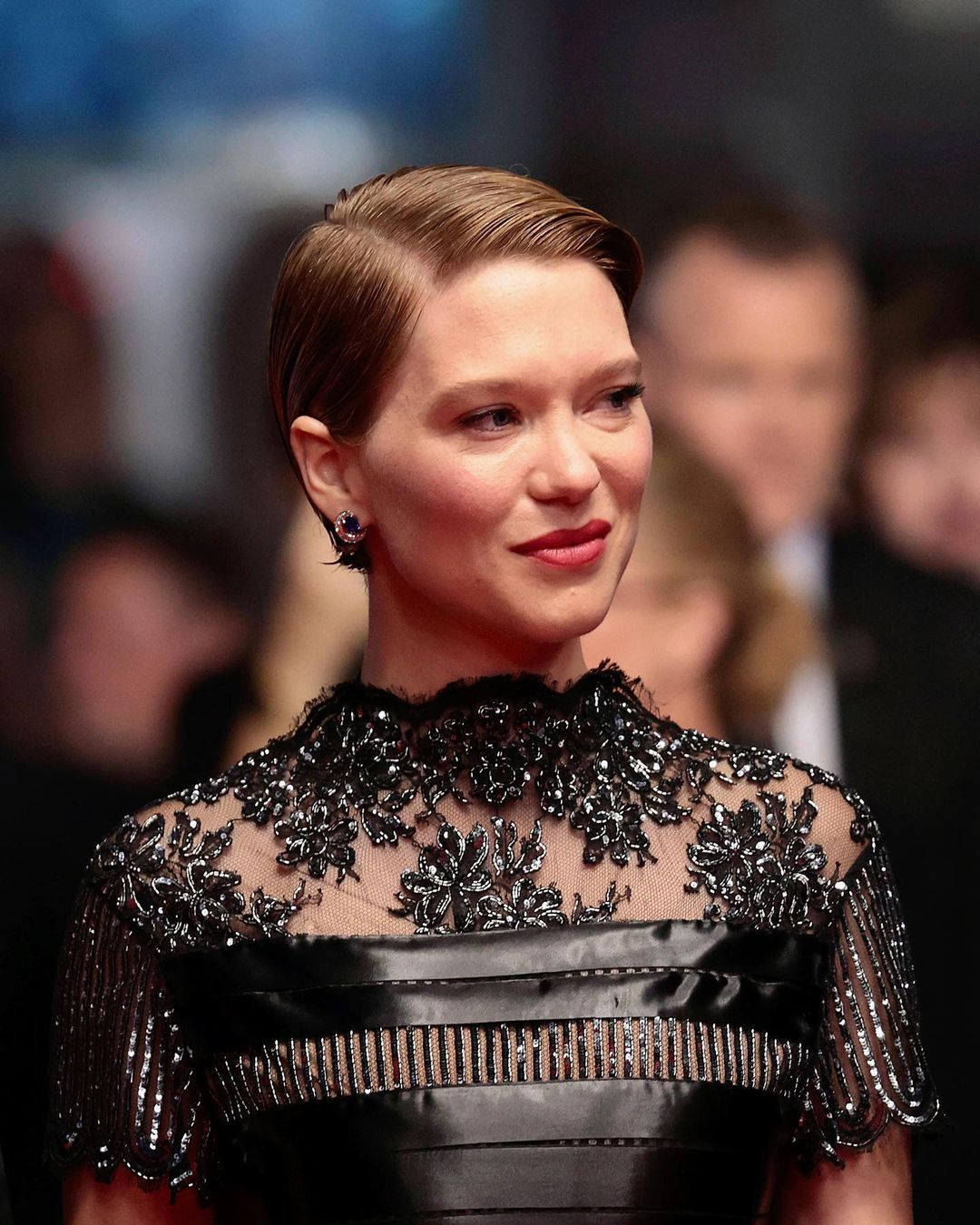 اطلالة Lea Seydoux بتسريحات ذكورية ومبللة