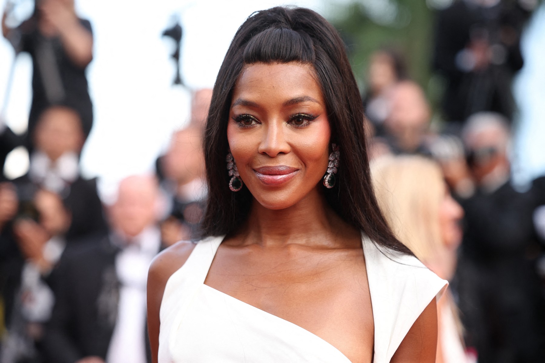 اطلالة Naomi Campbell بالظلال البرونزية الساحرة