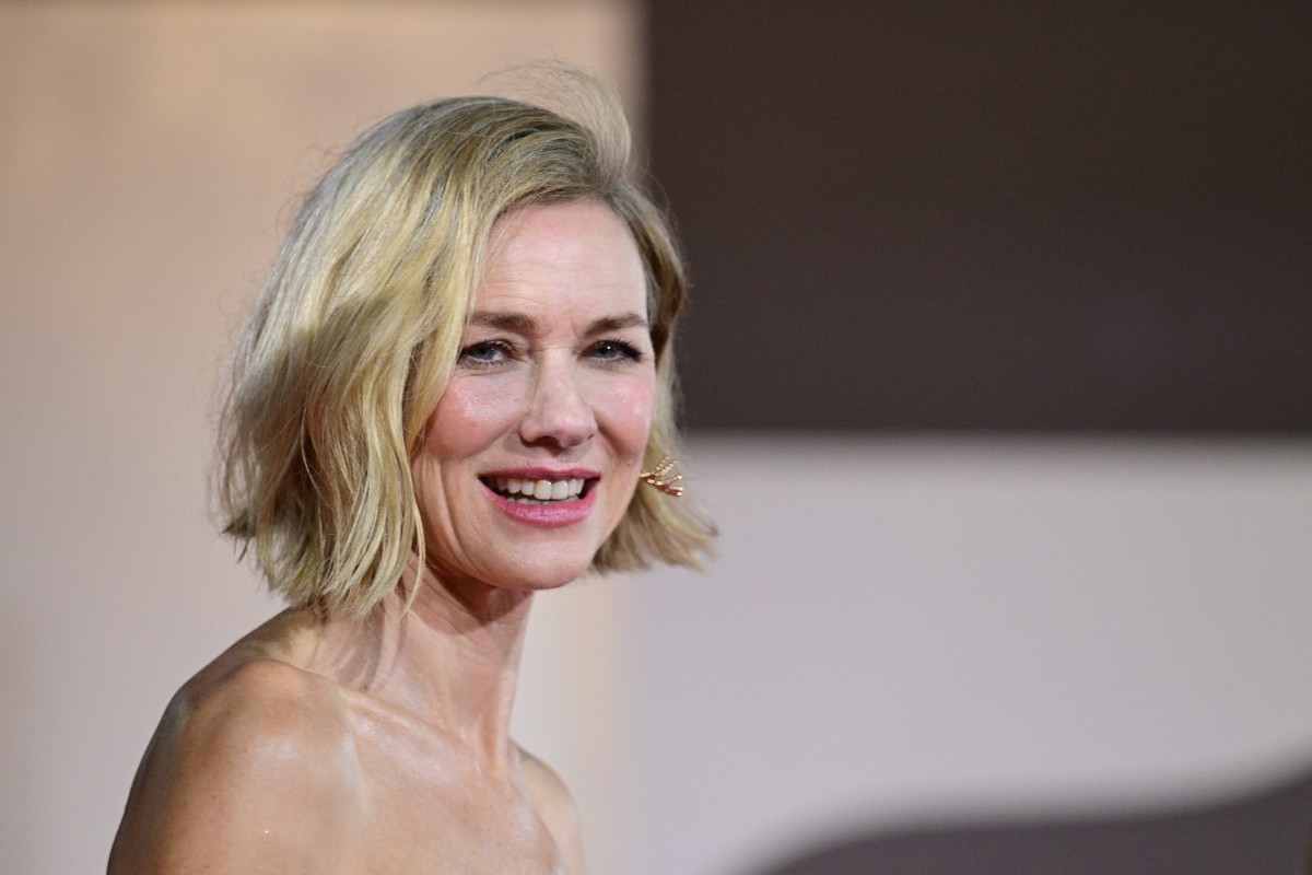 اطلالة Naomi Watts بالمكياج الوردي