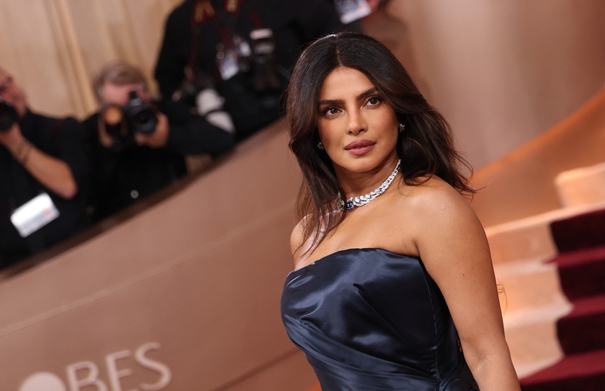 اطلالة Priyanka Chopra برسمات المكياج البني
