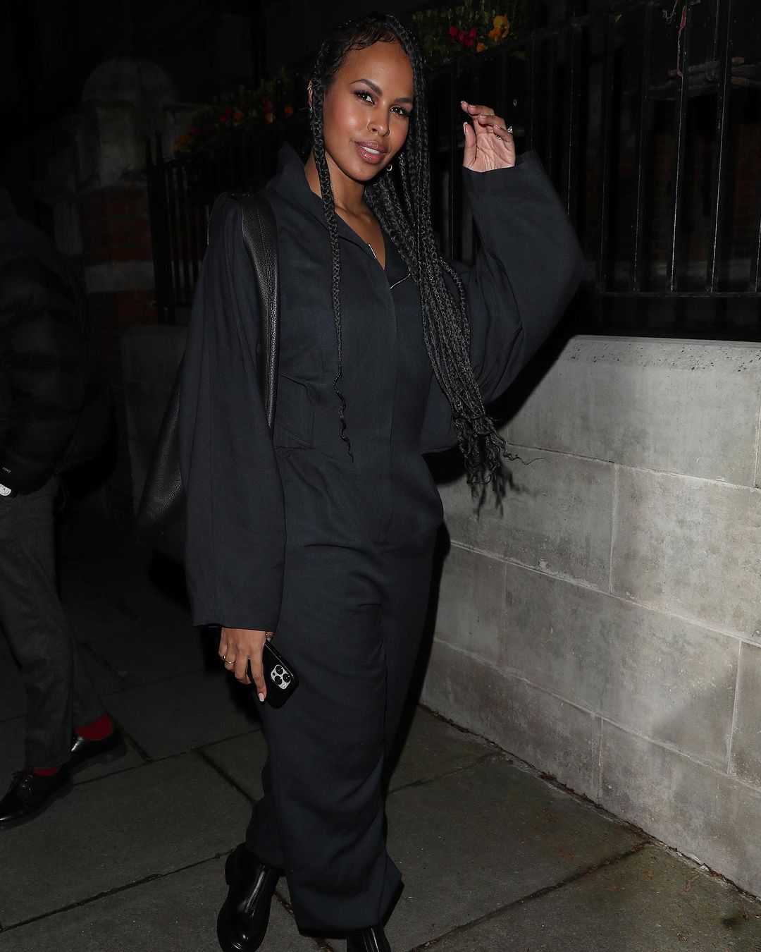 صيحات ازياء النجمات مع الجمبسوت