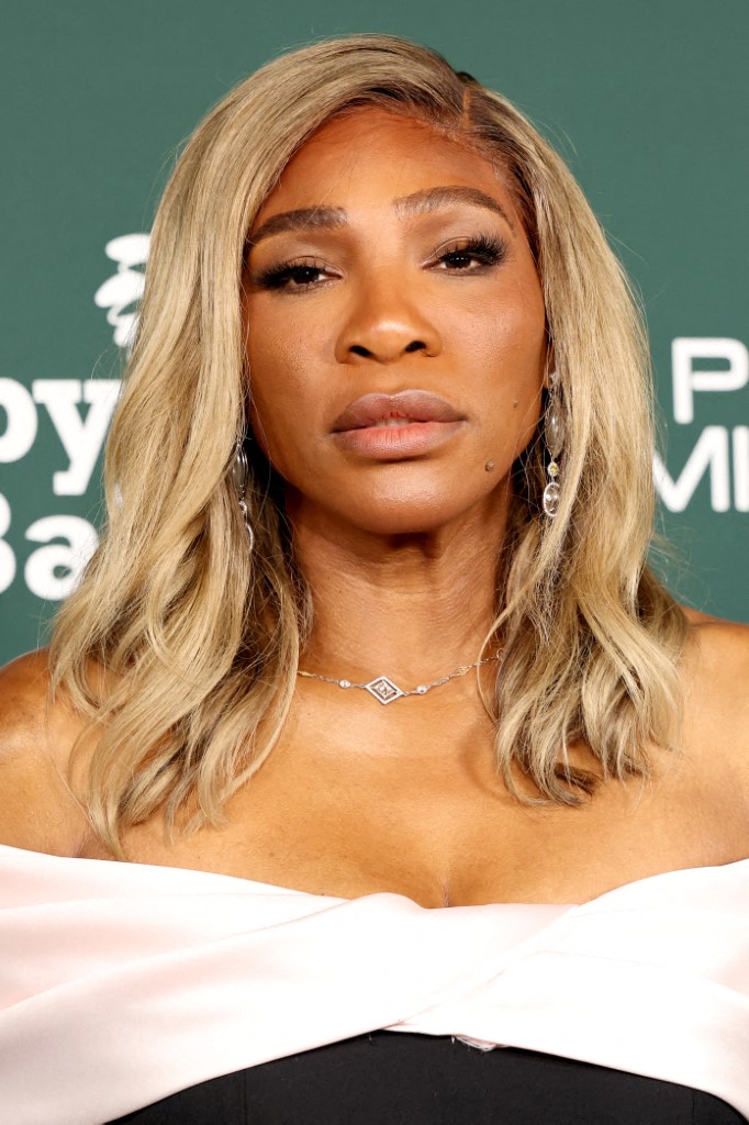 اطلالة Serena Williams برسمات المكياج البرونزي
