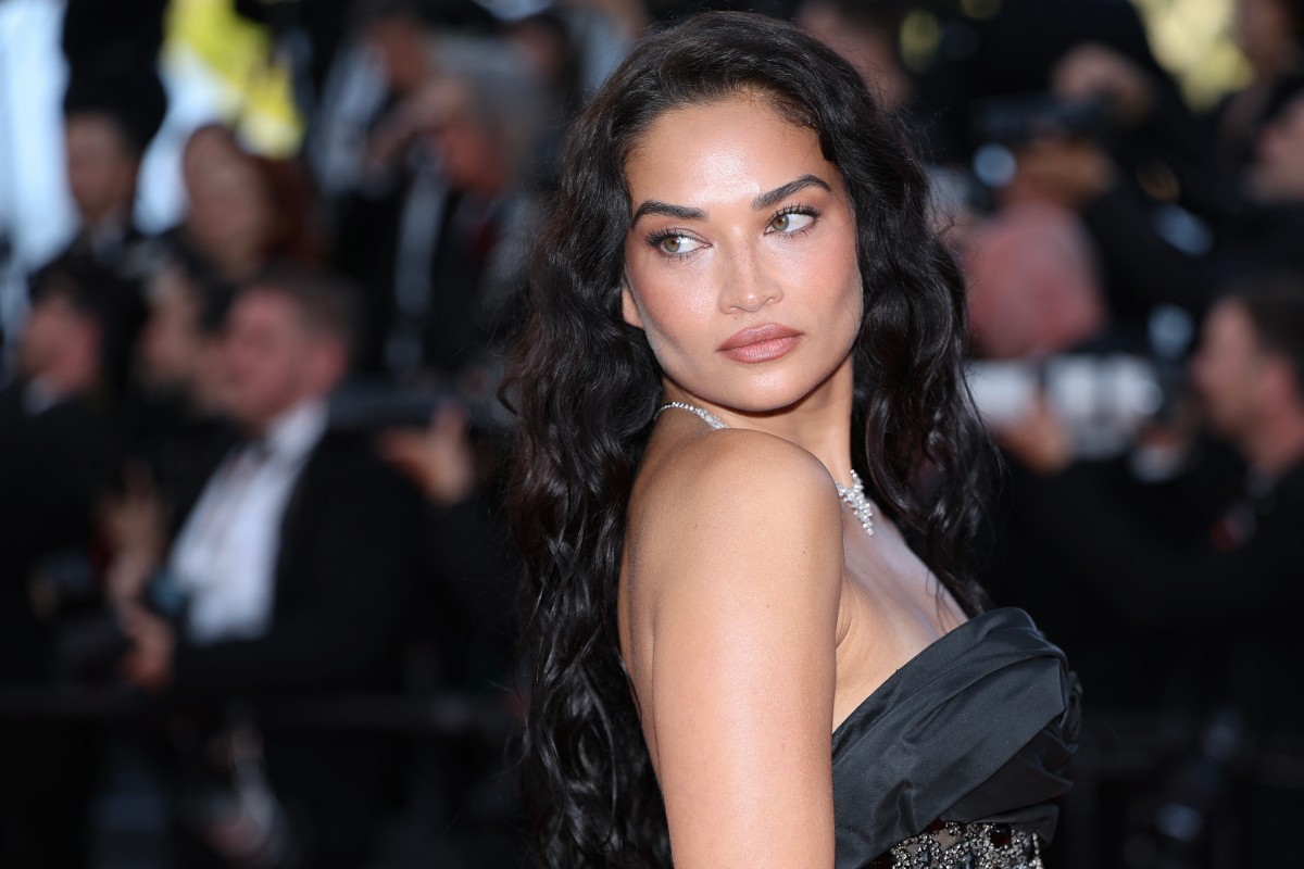 اطلالة Shanina Shaik برسمات المكياج المشمشي