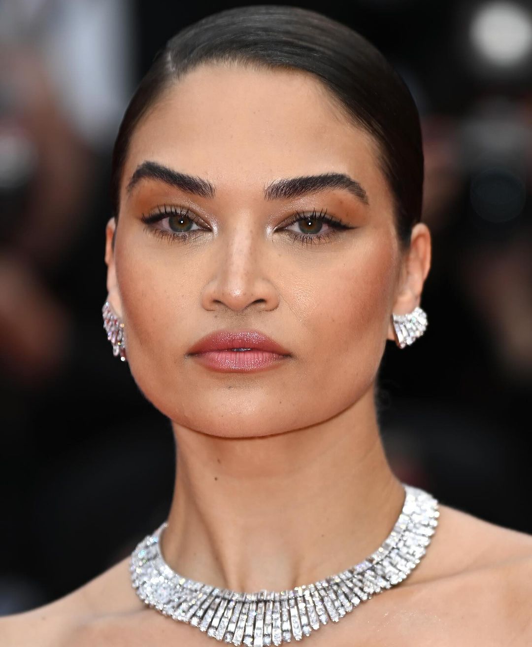 اطلالة Shanina Shaikبخطوط  الآيلاينر السوداء