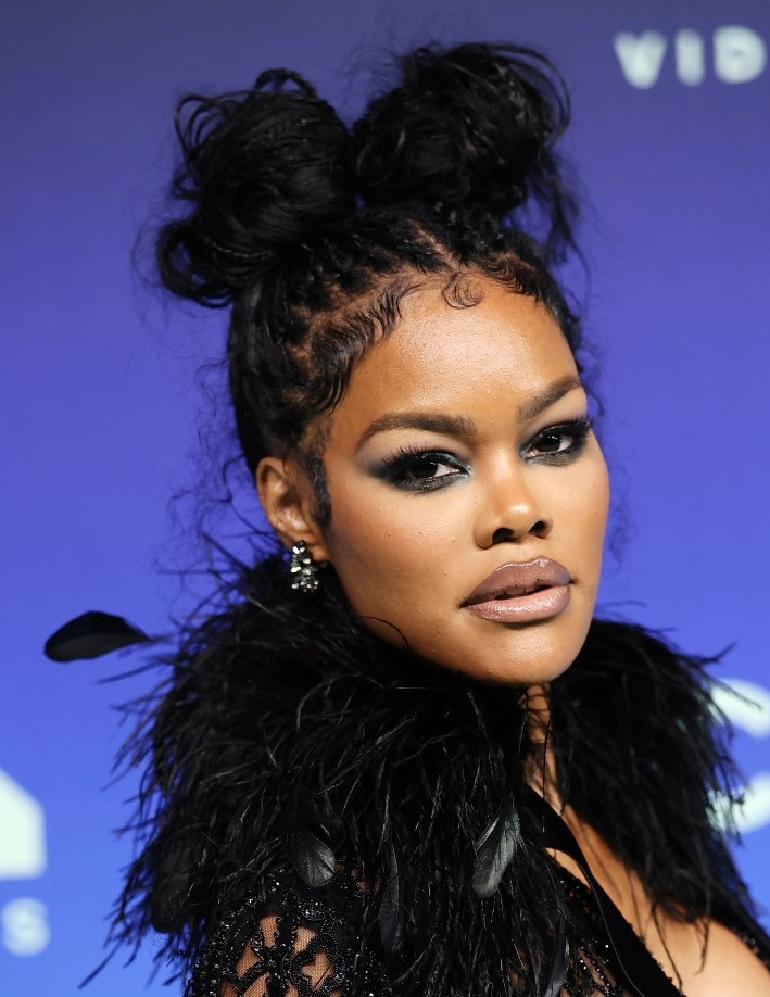 اطلالة Teyana Taylor Campbell بالمكياج الأخضر