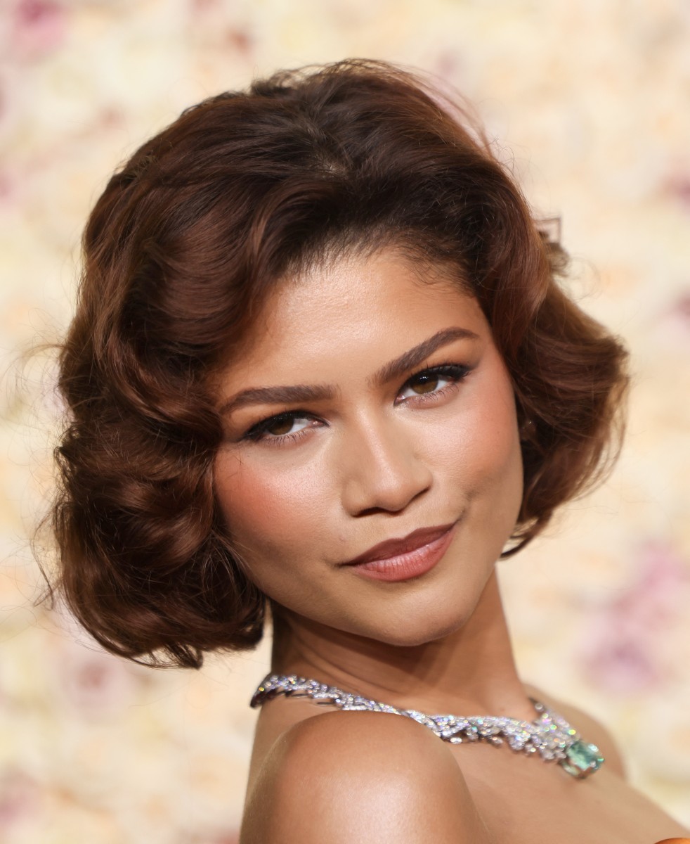 اطلالة Zendaya بخطوط الآيلاينر السائلة