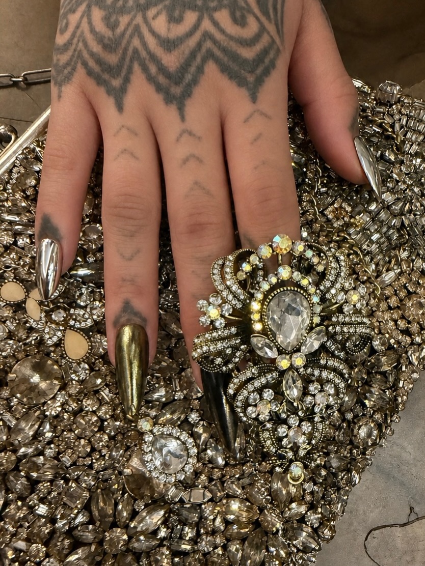 أظافر Rihanna بلمسة “الـLiquid Metal” الجريئة من OPI في Met Gala 2026