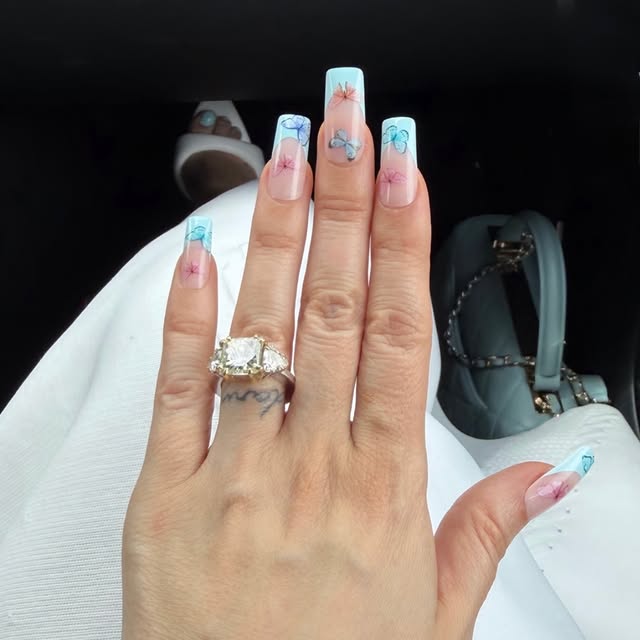 اظافر ميريام فارس - صورة من انستغرامها