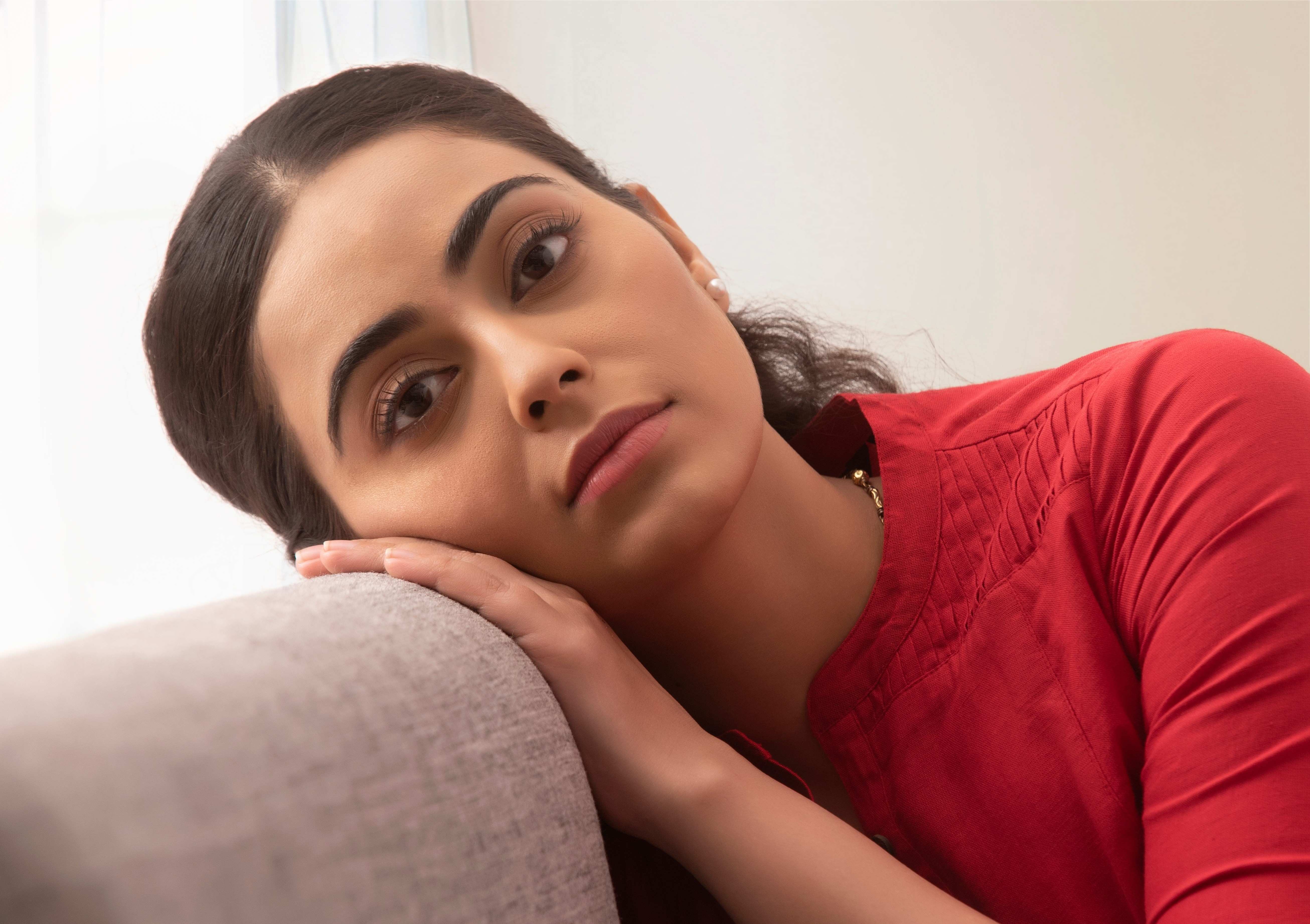 اعرفي تأثيرات كبت المشاعر عند النساء