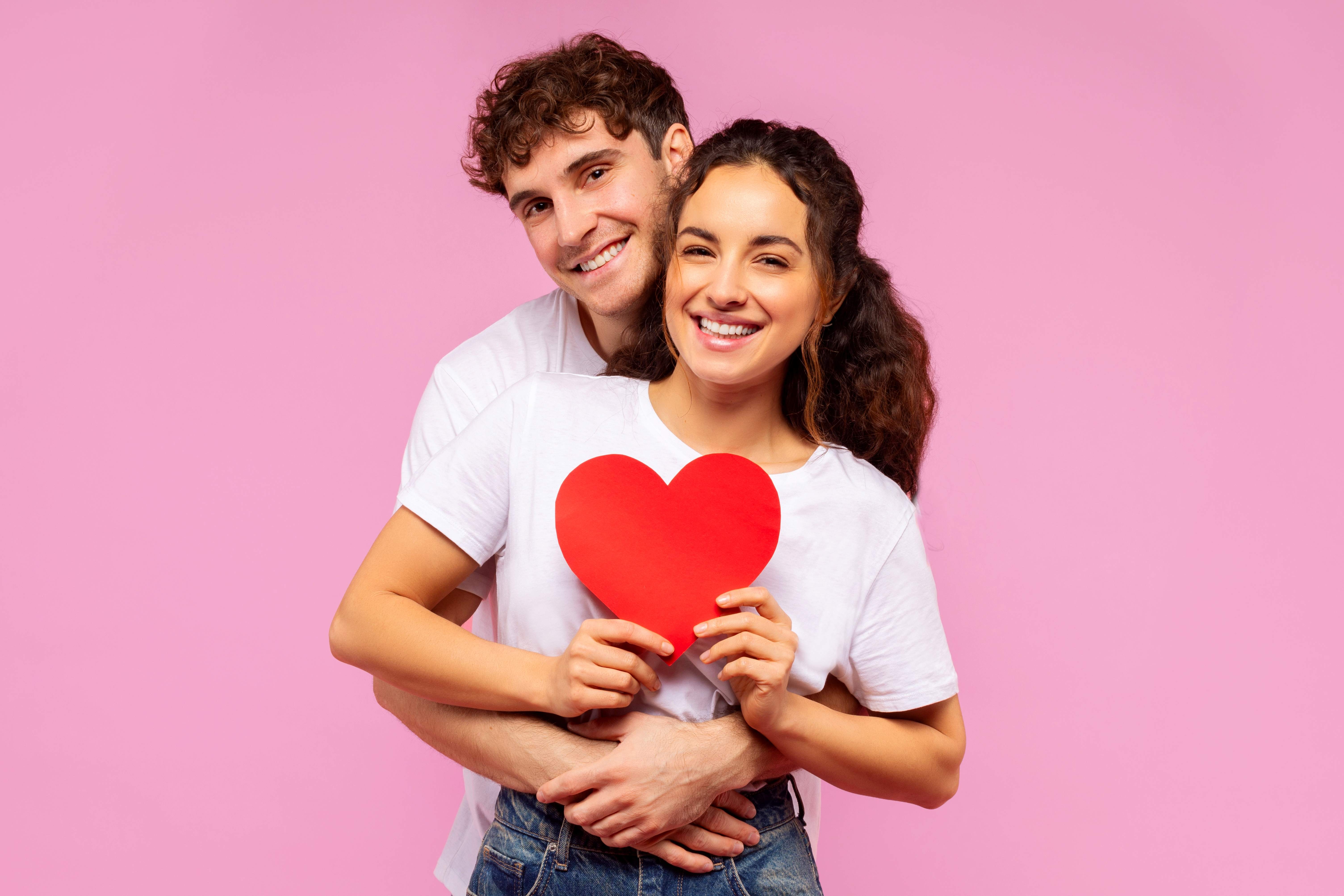 اعرفي لغات الحب الخمس وافهمي ما لغة الحب التي يفضلها شريكك