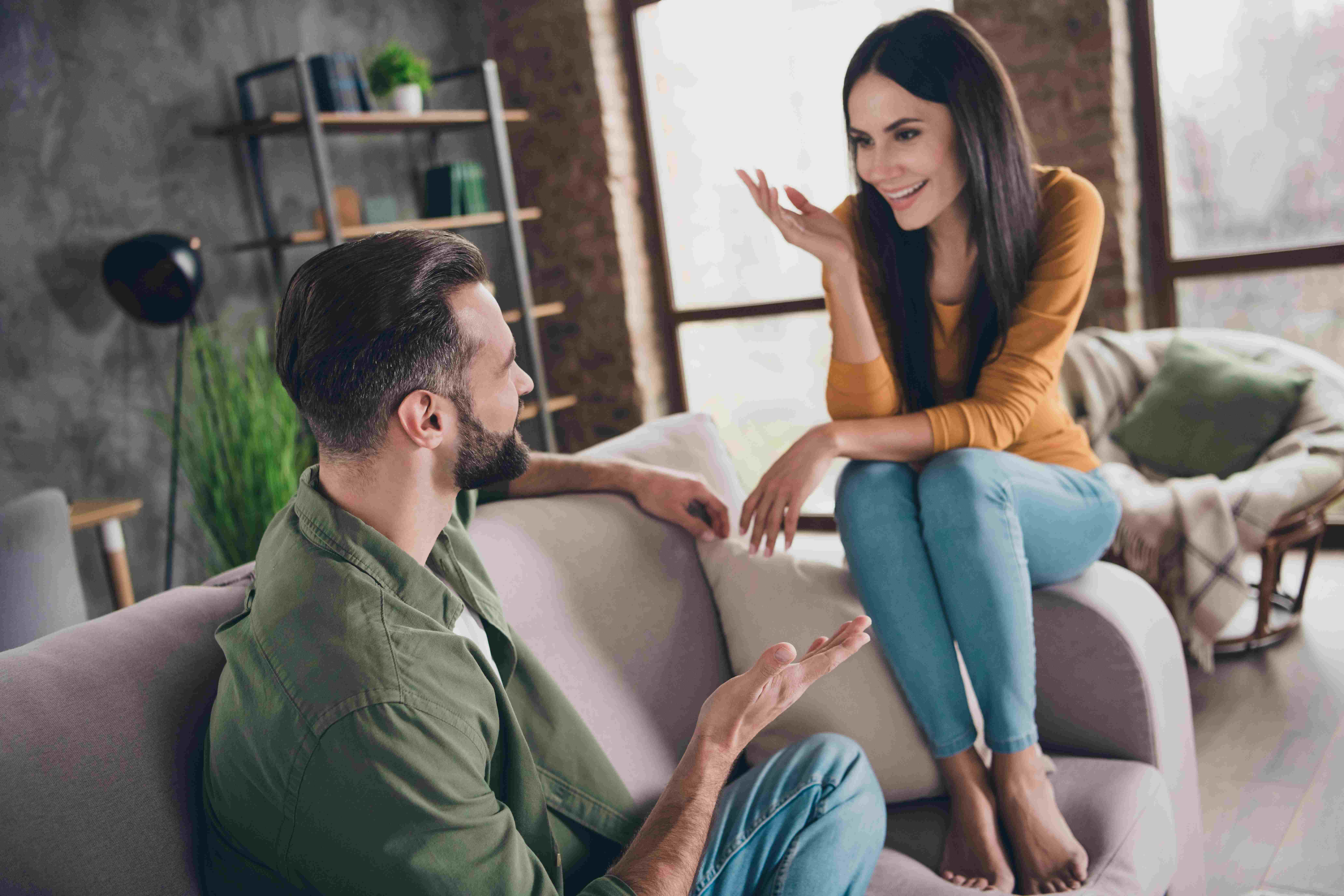 افهمي لماذا يمدح الرجل امرأة أخرى أمامك واعرفي كيف تتعاملين مع ذلك