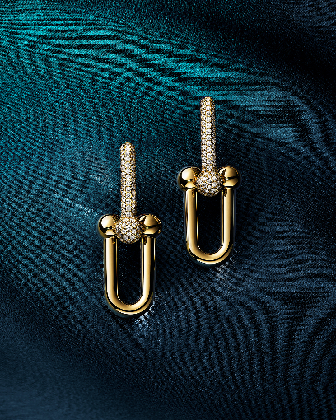 أقراط فاخرة من دار Tiffany & Co 