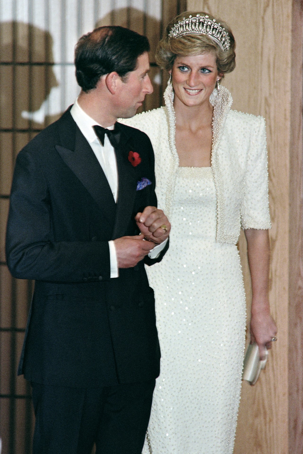  الأحجار الكريمة في تاج Cambridge Lovers Knot للأميرة ديانا 