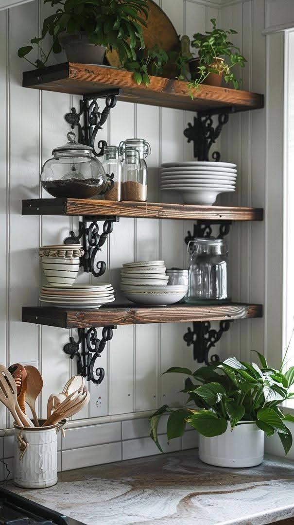 الأرفف المفتوحة المدعومة بحوامل من الحديد المطاوع