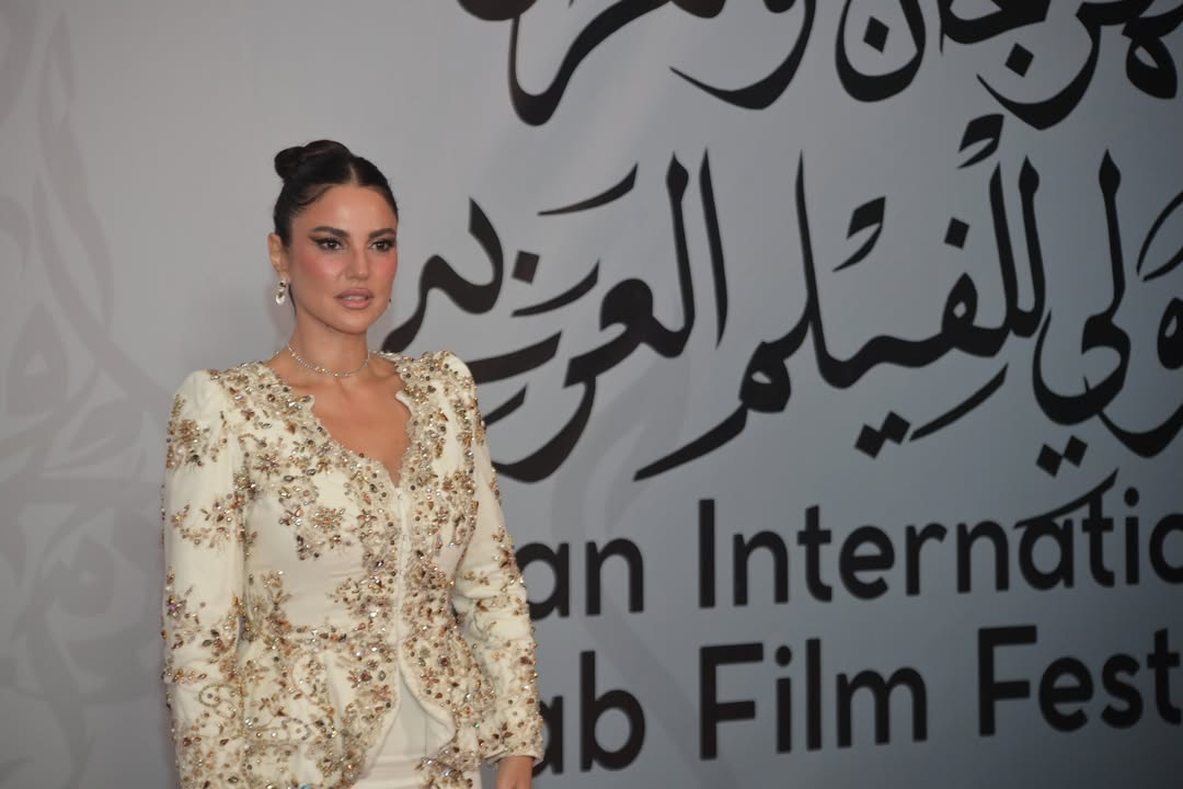 الأزياء التقليدية تسيطر على حفل افتتاح مهرجان وهران