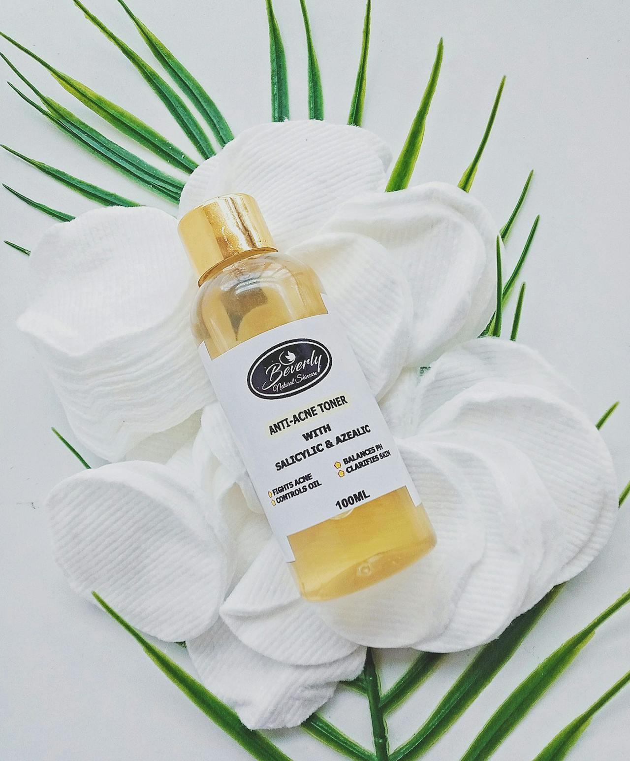 الأزيليك أسيد متعدد الاستخدام لبشرة أكثر صفاء