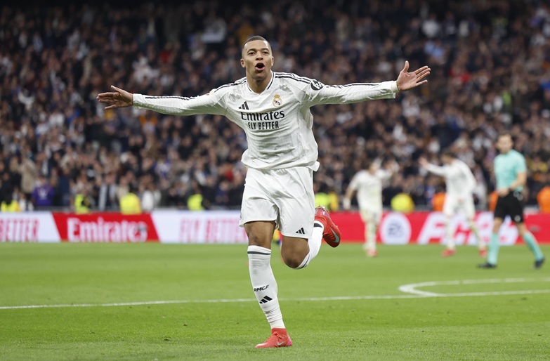 الأسطورة مبابي يتألق في دبي... تجربة كروية لا مثيل لها في ريال مدريد وورلد 