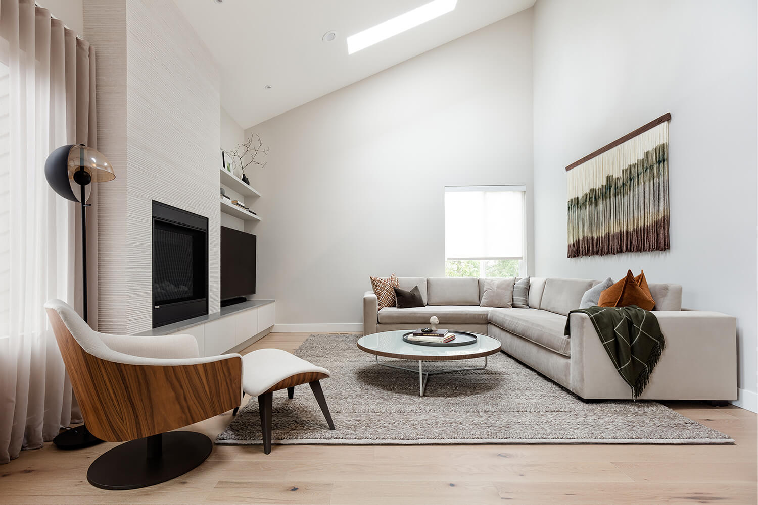 الأسلوب القائم على البساطة المفرطة يجعل المكان أشبه بصالة عرض