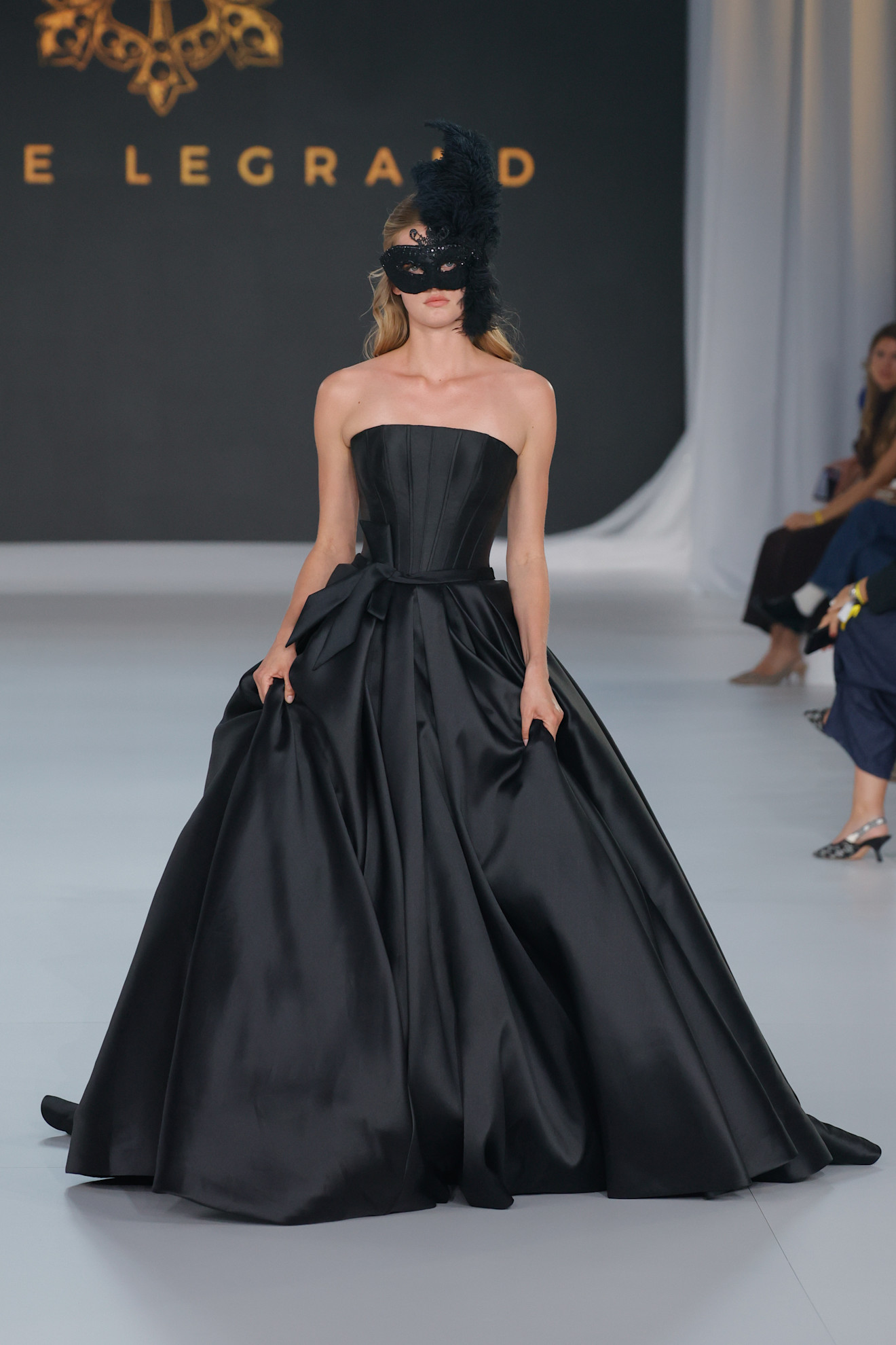 الأسود حاضر في عروض دار Legrand