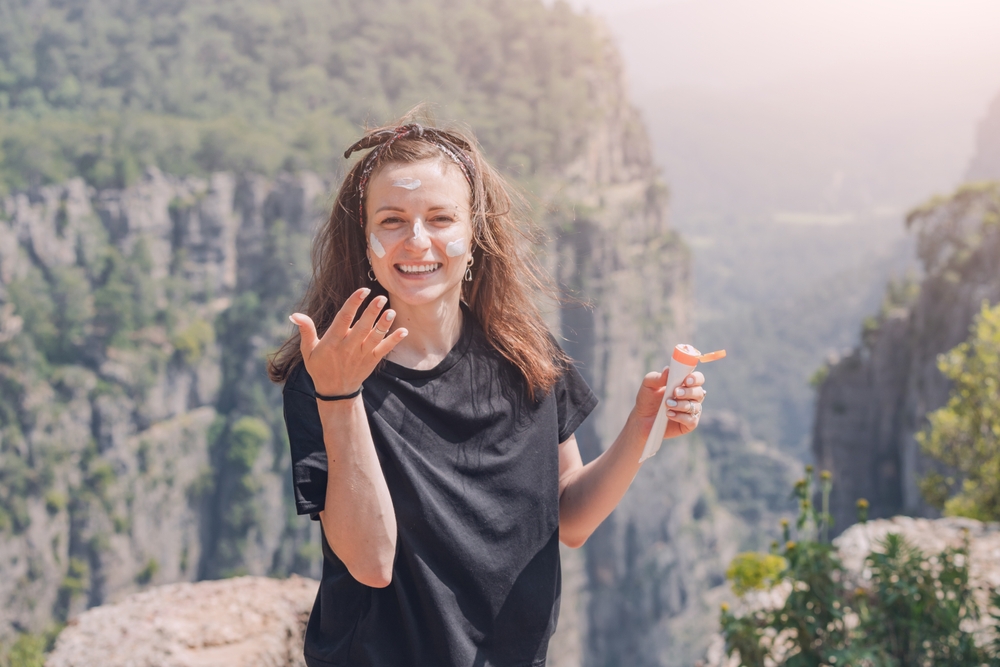 الأشعة فوق البنفسجية قادرة على التسبب في الشيخوخة المبكرة وظهور البقع الداكنة على البشرة