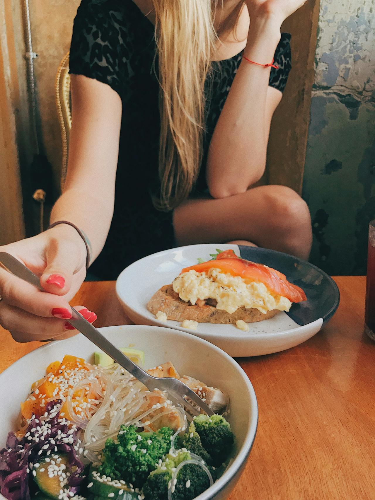 الأطعمة الوظيفية تدعم احتياجاتكِ الفسيولوجية الفريدة عبر مراحل عمركِ الأساسية