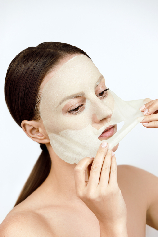 الأقنعة خطوة اختيارية للأمسيات الهادئة وغالباً ما تستخدم أقنعة الكولاجين