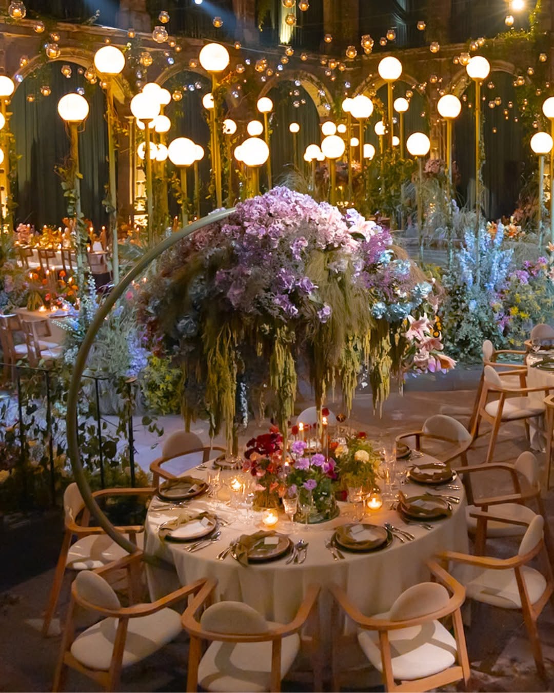 الأقواس في حفل الزفاف_ الصورة من صفحة Rodrigo Mora RM