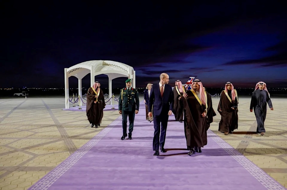 الأمير محمد بن عبدالرحمن مستقبلا الأمير وليام