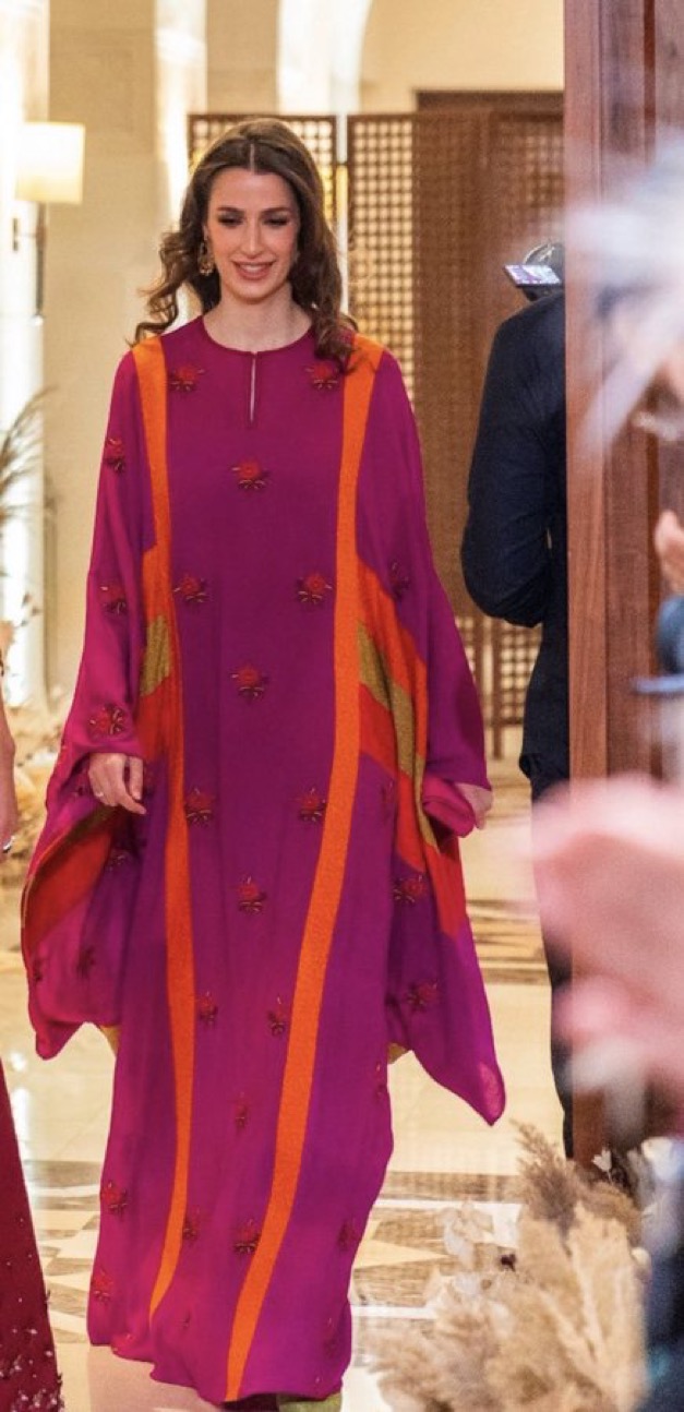 الأميرة رجوة اختارت الثوب المتفت النجدي بتفاصيل الشالكي من فنون التراث في 2023