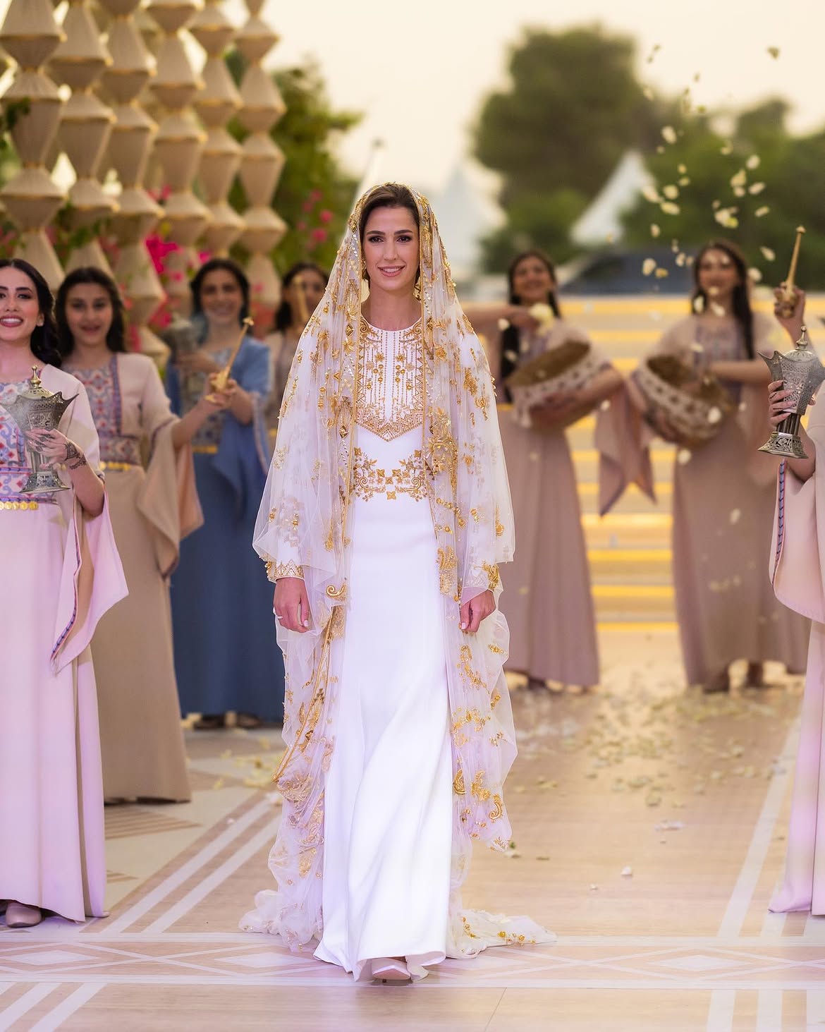 الأميرة رجوة بتصميم من Honayda خلال حفل الحناء الخاص بها