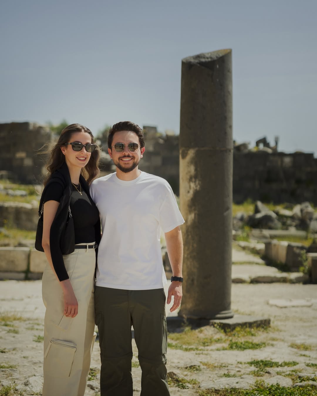 الأميرة رجوة بستايل البنطلون الكارجو باللون البيج