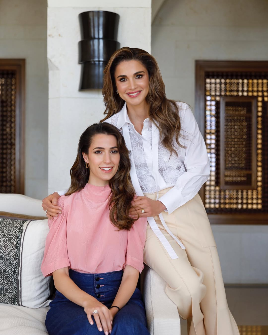 الأميرة رجوة بستايل بنطلون الدنيم ذو الخصر العالي