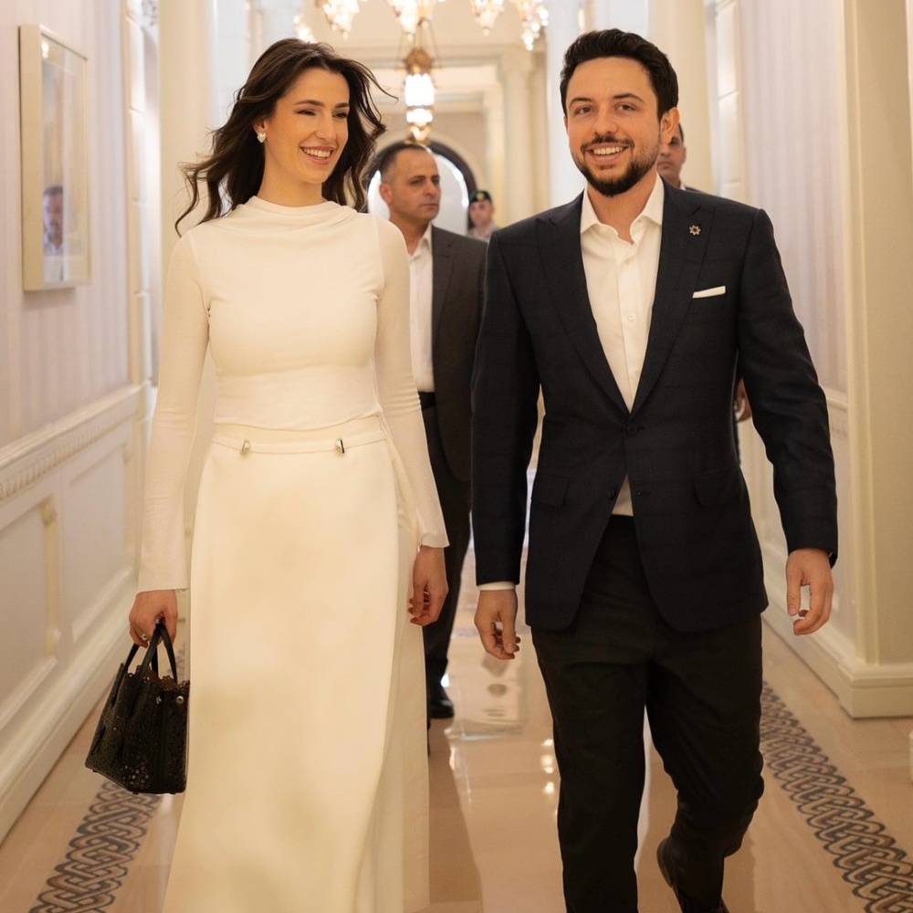 الأميرة رجوة بأقراط مرصّعة باللؤلؤ على شكل قلب