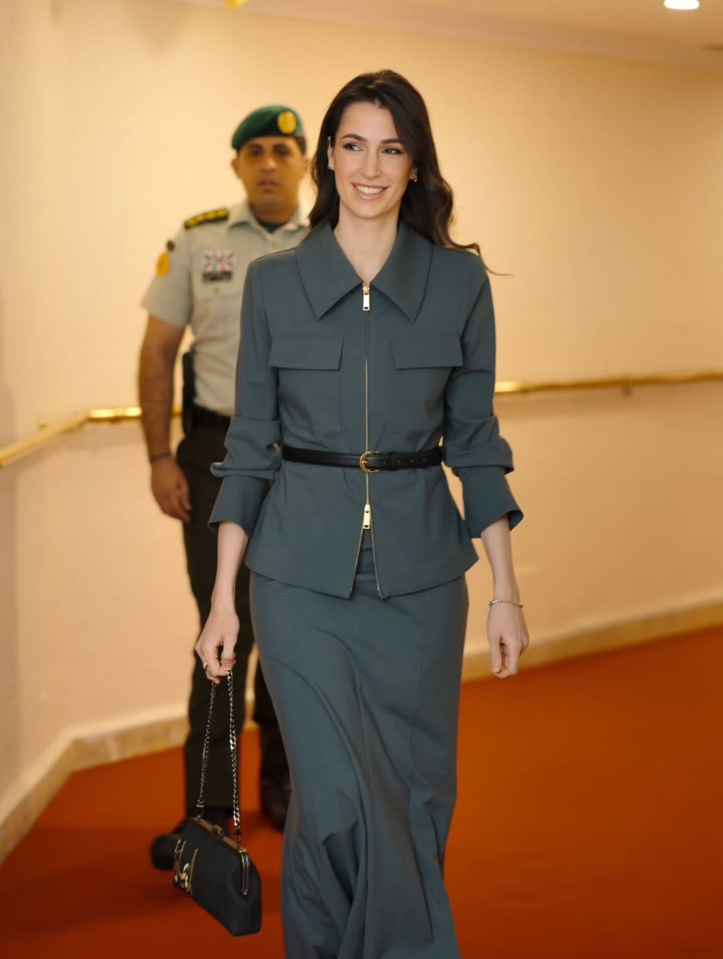 الأميرة رجوة زيّنت مظهرها بتصاميم مجوهرات ماسية ناعمة