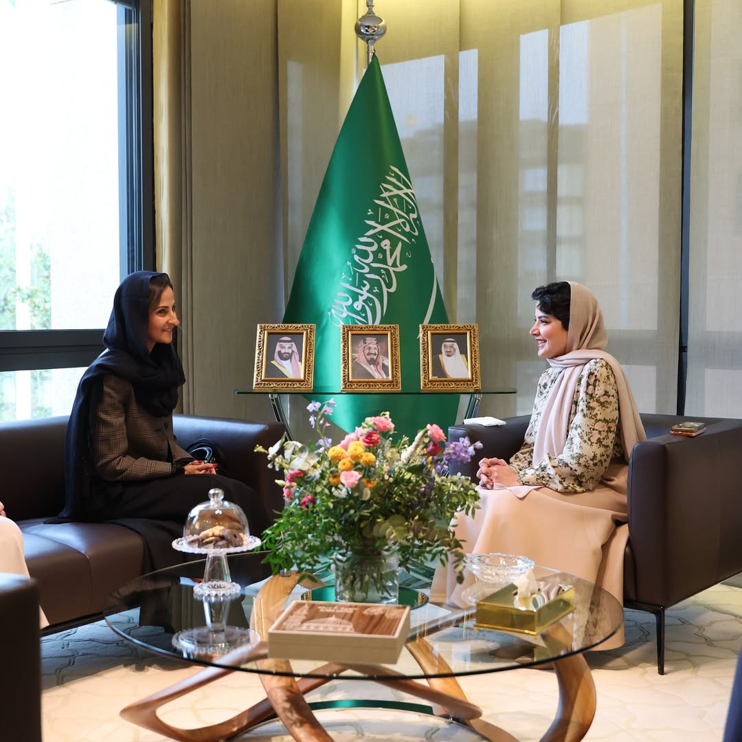 الأميرة سارة بنت بندر والأميرة هيفاء آل مقرن في مقر سفارة المملكة في مدريد